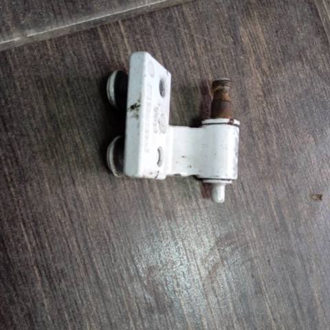 Завіса дверей передных лівих 9017200137 MERCEDES