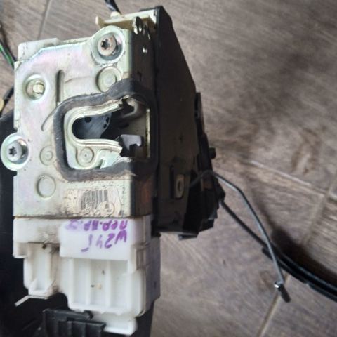 Замок передніх пасажирських дверей A1697202635 MERCEDES