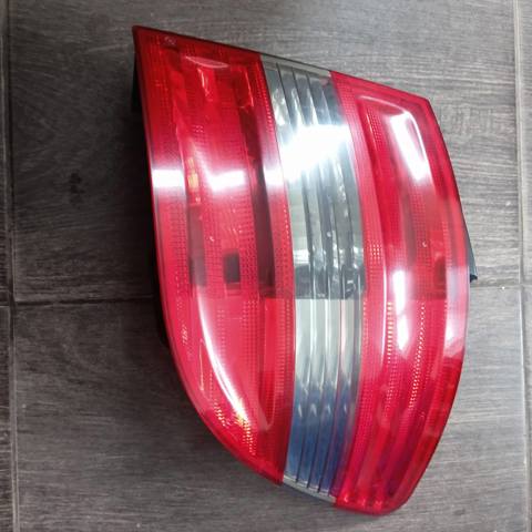 Фара задня права зовнішня A1698202464 MERCEDES