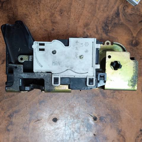 Замок водійських дверей YC1AV21813AN FORD