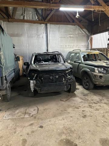 Рамка радіатора нижня 62530JG30A NISSAN