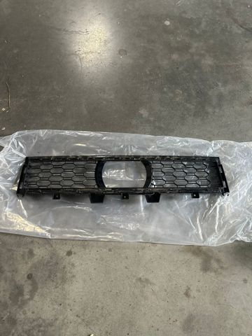 Решітка переднього бампера, центральна 51118069211 BMW