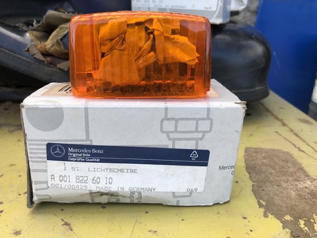 Скло покажчика повороту, лівий A0018226010 MERCEDES