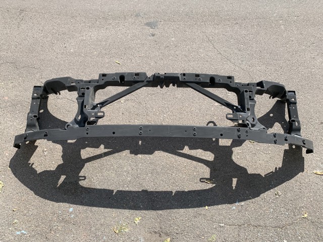 Кронштейн для радіатора LR054853 LAND ROVER