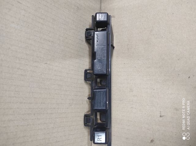 Кронштейн зовнішньої накладки порога правого 51777294888 BMW