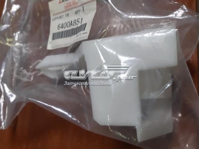 Лівий кронштейн переднього бампера 6400A851 MITSUBISHI