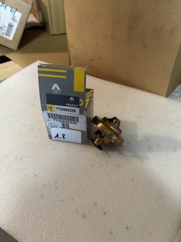 Термостат 7700665226 RENAULT