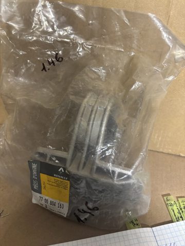 Подушка (опора) двигуна, задня права 7700804163 RENAULT