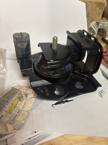 Подушка передньої опори двигуна 7700818994 RENAULT