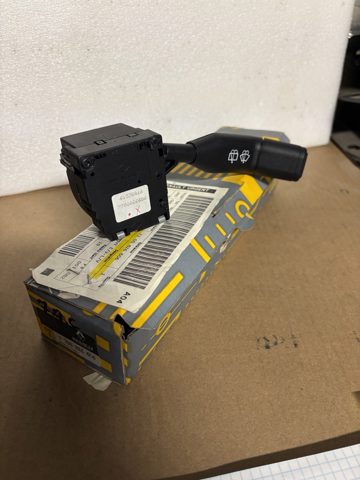 Перемикач підрульовий, правий 7700826606 RENAULT