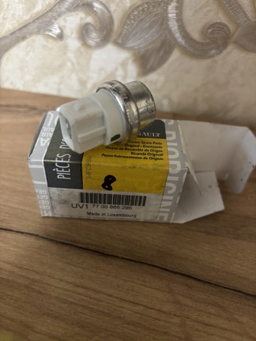 Приймач покажчика температури води 7700865290 RENAULT