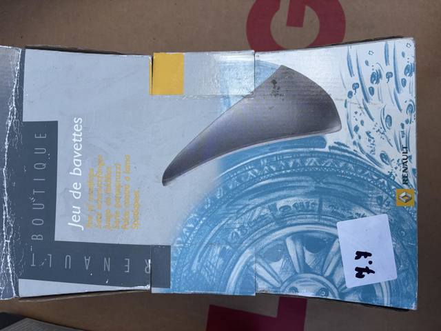 Бризковики передні 7711226809 RENAULT