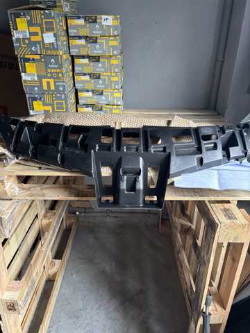 Решітка переднього бампера, центральна 8200682290 RENAULT