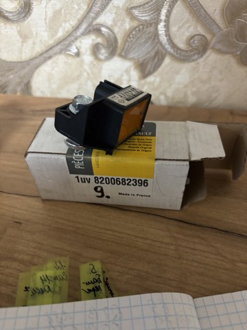 Датчик Ейрбег передній 8200682396 RENAULT