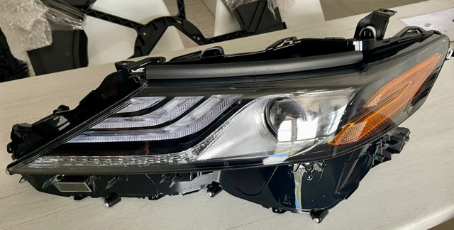 Фара комбінована, передня 8111006G30 TOYOTA