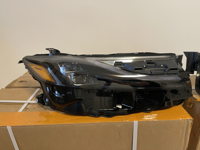 Фара правая 81110AQ040 MARKET (OEM)