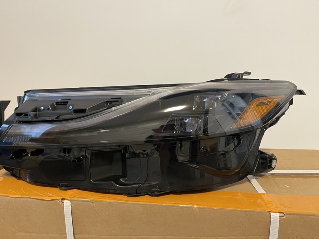 Фара дальнього світла в зборі 81150AQ040 MARKET (OEM)