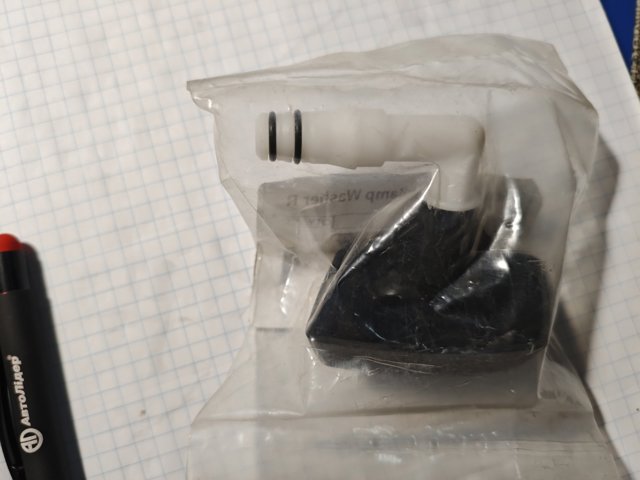Сопло омивача фари передньої, правої TQ21358 TQPARTS