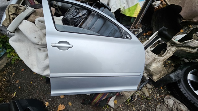 Пасажирські передні двері 1Z0831056 VAG