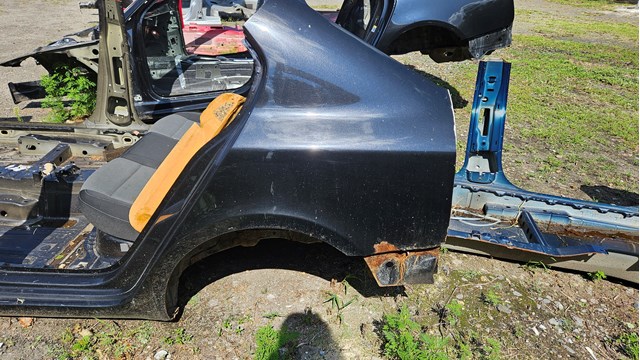 Боковина кузова ліва 3T5809029 VAG