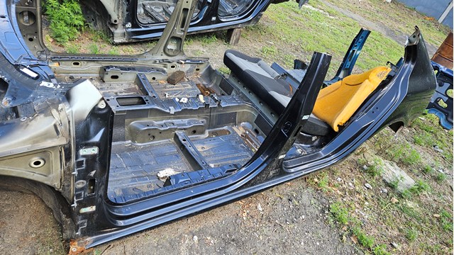 Поріг зовнішній лівий 3T5809605D VAG