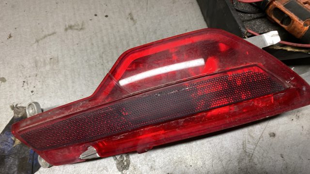 Правий відбивач бампера 63147187220 BMW