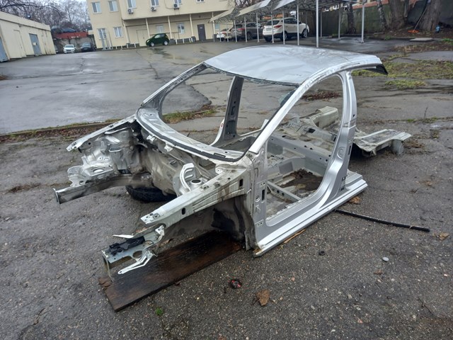 Ремчастина кузова ліва 6RU809605C VAG