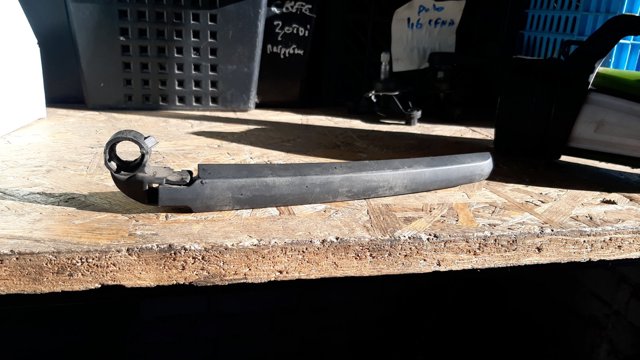 Важіль-поводок двірника заднього скла 8R0955407 VAG