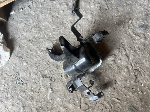Права подушка двигуна 1230522361 TOYOTA