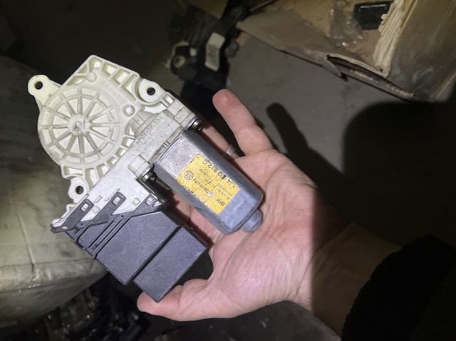 Механізм склопідйомника двері задньої, правої 1J4959812C VAG