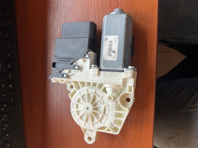Привід ліфта задній 1K0959703P VAG