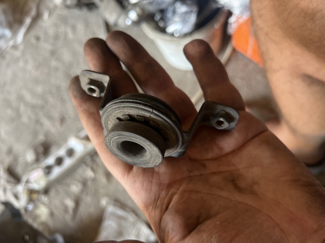 Подушка кріплення радіатора верхня 25333C1000 HYUNDAI