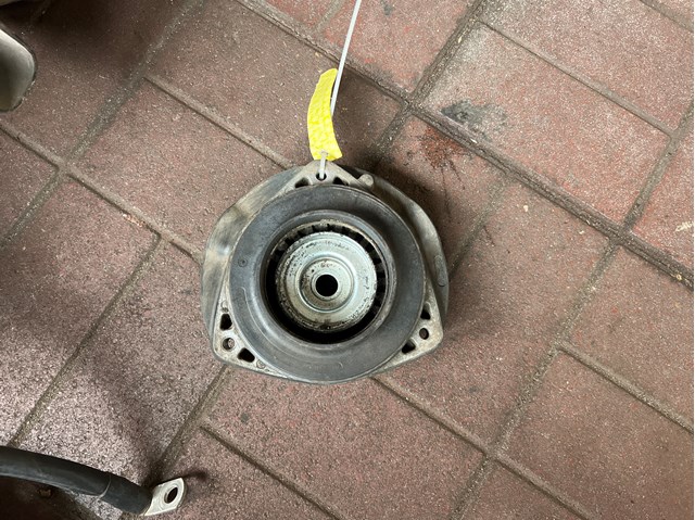Опора стійки амортизатора переднього 39028988 GM
