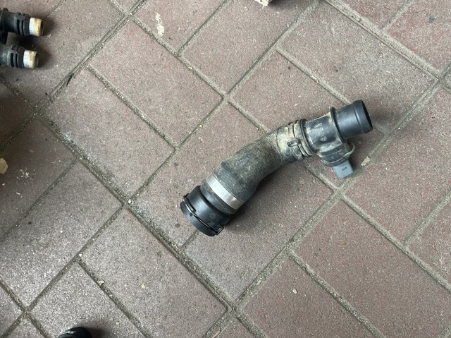 Водяний патрубок 3B0122291K VAG