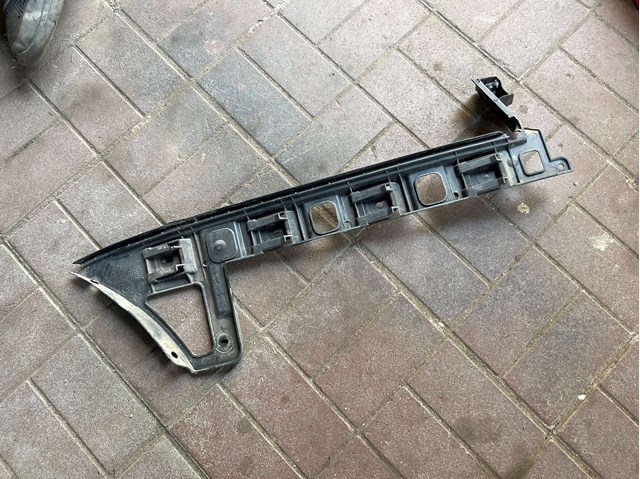 Кронштейн бампера заднього, зовнішній лівий 3C5807393D VAG