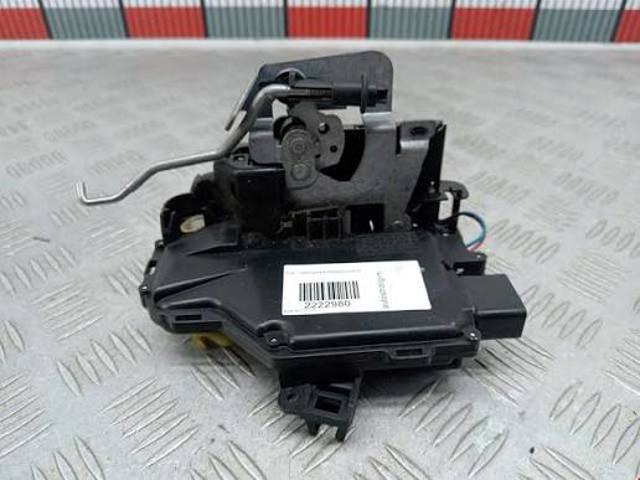 Замок задньої двері, лівої 4B0839015G VAG