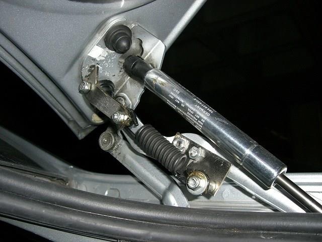 Амортизатор кришки багажника 4F5827665A VAG