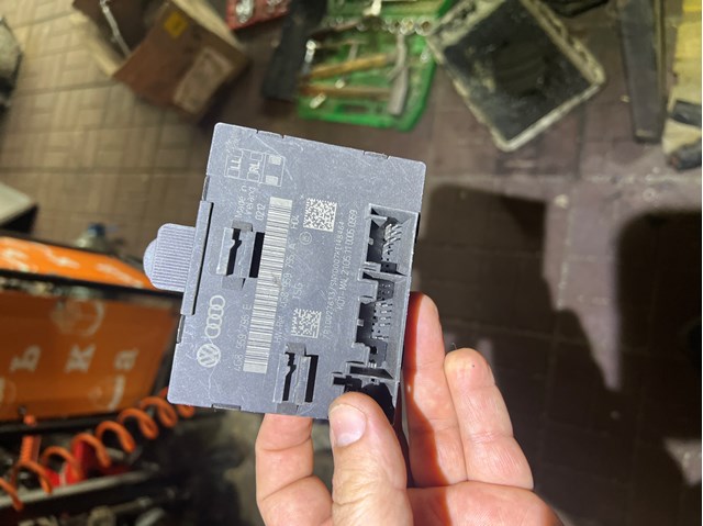 Блок комфорту задніх дверей 4G8959795D VAG