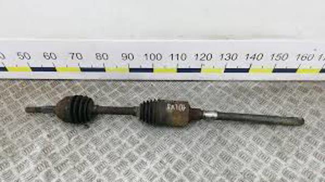 Привід правий 5066020AA CHRYSLER