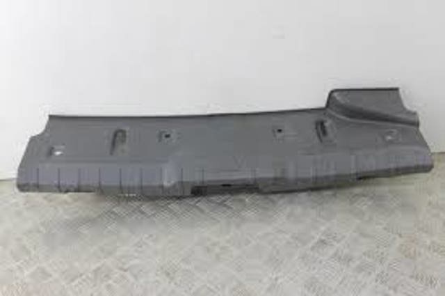 Накладка задньої панелі багажника 51479113340 BMW