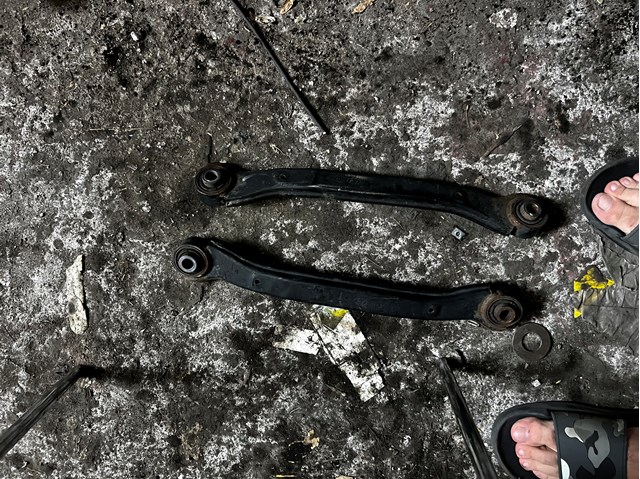 Поперечна тяга задньої підвіски 551003Q000 HYUNDAI