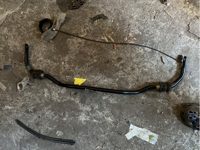 Задній стабілізатор  562304BA1A NISSAN