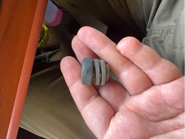 Буфер капота гумовий 658228H310 NISSAN
