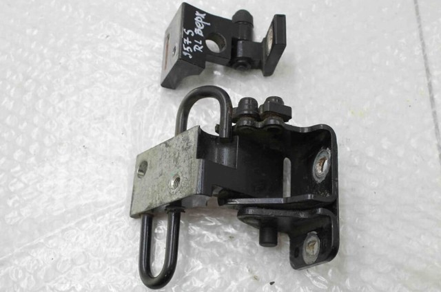 Петля задніх дверей, лівих 7L0833411A VAG