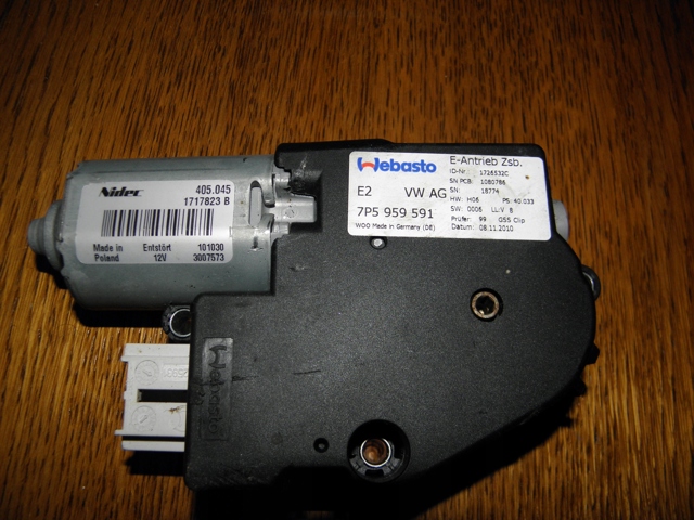 Двигун приводу люка 7P5959591 VAG