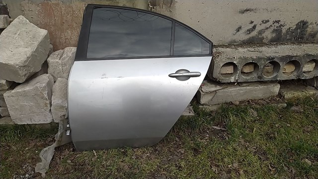 Двері задні 82101AV631 NISSAN