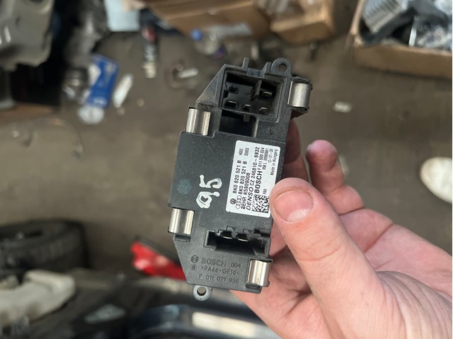 Регулятор оборотів пічки 8K0820521B VAG
