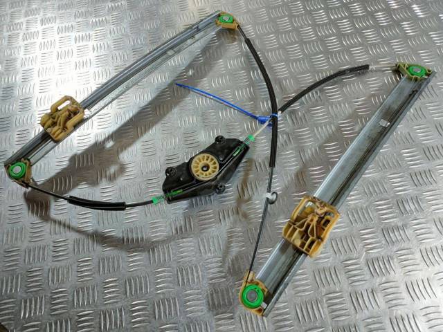 Механізм стеклопідйомника дверей передніх, лівих 8R0837461B VAG