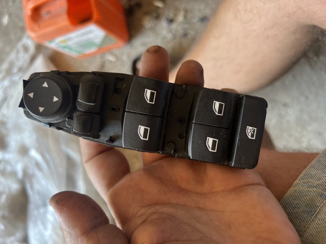 Кнопковий блок керування склопідіймачами передній лівий 9297349 BMW