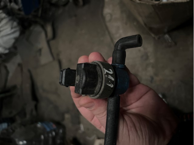 Клапан абсорбера паливних парів A0004703393 MERCEDES